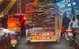 Ảnh vui 19-10: Xe hộ nghèo 'tà tà kiếm cơm'