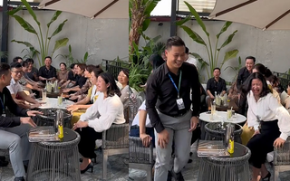 Thanh niên ngơ ngác khi bị nhóm bạn troll phải trả tiền