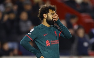 Hai lần được VAR 'cứu', Liverpool vẫn thua Brentford