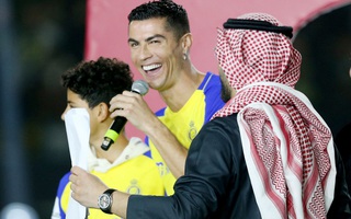 Ronaldo tẽn tò khi nói nhầm 'đến Nam Phi' thay vì Saudi Arabia