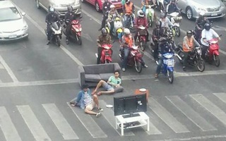 Ảnh vui 1-10: Thanh niên coi 'bốn bể là nhà'