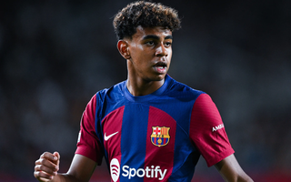 Lamine Yamal trở thành cầu thủ trẻ nhất có đường kiến tạo ở Champions League