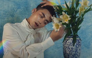 MONO hóa 'thiếu nữ bên hoa huệ' trong MV mới