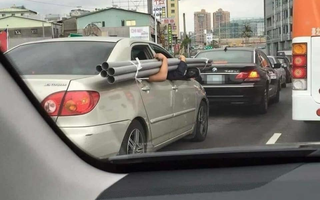 Ảnh vui 28-3: Đỉnh cao của làm việc nhóm