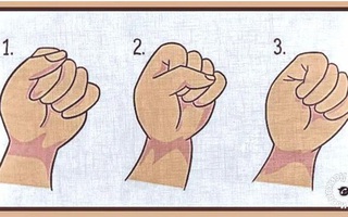 Cách nắm tay bộc lộ thái độ sống của bạn