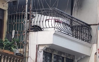 Ảnh vui 27-1: Làm cách nào để chiếc ô tô 'leo tầng'?