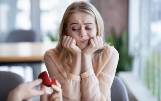 Giận tím người khi biết bạn trai mua nhẫn cầu hôn qua Temu
