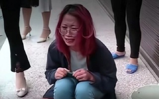 Quyết không ly hôn vì 'chồng đẹp trai vô địch'