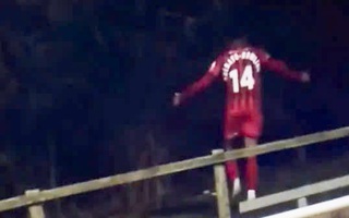 Màn ăn mừng bàn thắng kỳ lạ tại FA Trophy