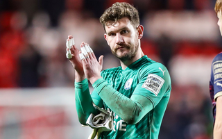 Cựu thủ môn Premier League ký 2 hợp đồng với 1 CLB trong vài ngày