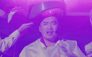 'Trưởng nhóm anti-fan' tái xuất, bắt trọn biểu cảm hài hước của Tiến Luật trên sân khấu