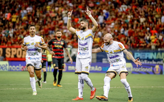 CLB Brazil có bàn thắng dù chưa cầu thủ nào chạm vào quả bóng