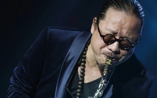 Nghệ sĩ saxophone Trần Mạnh Tuấn trình diễn tại 'Huế Symphony'