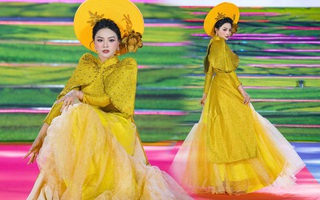 Vũ Thu Phương vấp ngã khi catwalk và màn phản ứng thần sầu