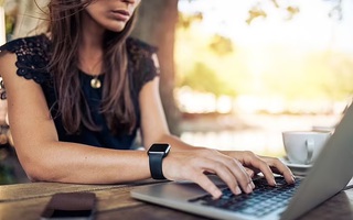 Quán cà phê cấm khách dùng laptop trong khung giờ này