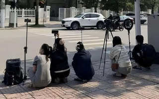Ảnh vui 4-1: Công việc làm thêm cuối tuần - check VAR