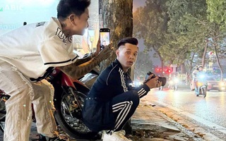 Ảnh vui 5-1: Độ Mixi chuyển sang làm 'thợ săn tiền thưởng'