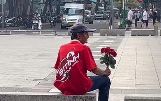 Ảnh vui 8-1: 'Boy si tình uống sì-ting'