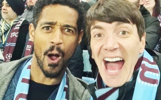‘Phù thủy’ của Harry Potter cổ vũ Aston Villa ở Champions League