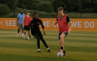 Sao Man City James McAtee đá phủi khiến đối thủ muốn… về vườn