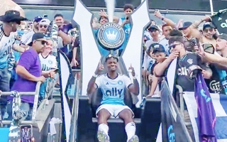 Wilfried Zaha ngượng ngùng ‘làm vua’ ở MLS