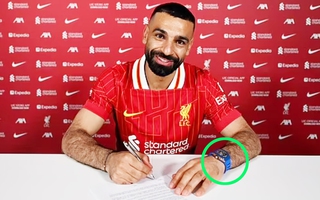 Chiếc đồng hồ của Mohamed Salah ‘gây choáng’ dân tình