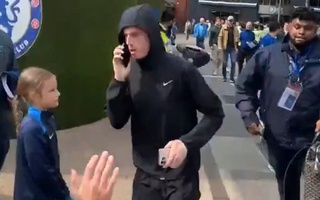 Fan ngơ ngác khi thấy Cole Palmer ‘chạy trốn’ khỏi Stamford Bridge