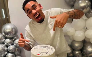Neymar troll bánh sinh nhật có hình ‘khó đỡ’ của Gabriel Jesus