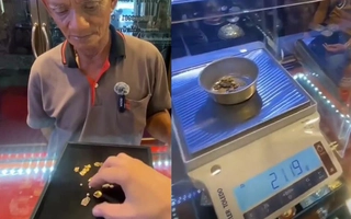 Nhân viên nhà tang lễ nhặt vàng từ răng giả người chết mang đi bán