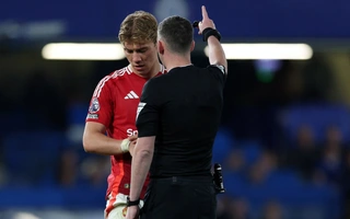 Trận Man Utd thua Chelsea bị gián đoạn vì lý do ngộ nghĩnh
