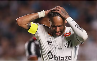 Trở lại sau chấn thương, Neymar bị cổ động viên nhà la ó