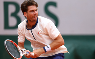 Tay vợt triệu đô Cameron Norrie từng bị cằn nhằn vì lấy dây giày thắt lưng