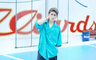 Một nam ca sĩ vừa bị bắt vì... ăn cắp vặt