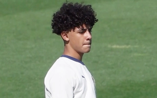 Fan ngỡ ngàng khi con trai Ronaldo đã ‘trổ mã’ cao hơn bố