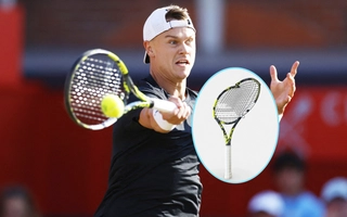 Sao Wimbledon Holger Rune gây sốc khi bán vợt gãy hơn 5.000 bảng