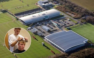 Man Utd là đội đầu tiên ở Ngoại hạng Anh có tiệm làm tóc trong sân tập
