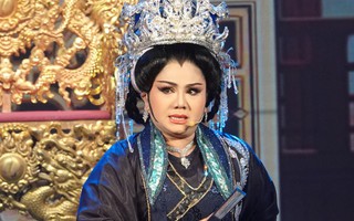 Thế hệ thứ 5 nhà Minh Tơ vinh hạnh đưa Câu thơ yên ngựa đến Pháp