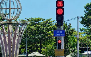 Biển 'Cấm rẽ phải' nền xanh khiến dân nhầm lẫn, cơ quan chức năng nói gì?