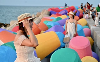 Bờ kè Xóm Rớ 'thay áo mới', thành điểm check-in hút khách