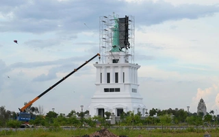Chủ đầu tư đã bắt đầu tháo dỡ tượng 'nữ thần khai phóng'