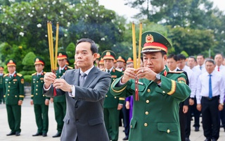 Bí thư Trần Lưu Quang cùng lãnh đạo TP.HCM dâng hương tưởng niệm Anh hùng liệt sĩ nhân ngày 27-7