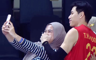 Vì sao CĐV Indonesia cổ vũ cho tuyển bóng chuyền Việt Nam?