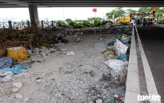 Spaces under bridges in Ho Chi Minh City turn into parking lots, dumping sites
