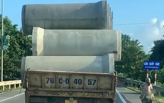 Truck driver fined $762 for transporting unsecured concrete pipes in central Vietnam