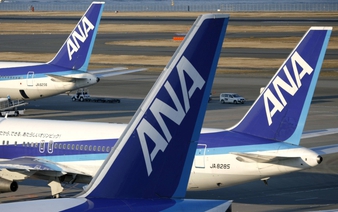 ANA flight returns to Haneda after hitting runway lights