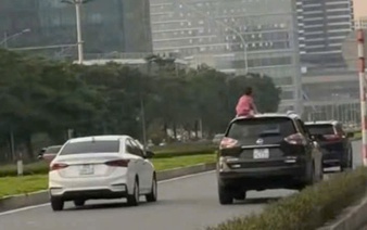 Hanoi driver fined after child seen on roof of moving car