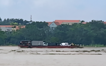 Vietnam ferry operator fined for carrying passengers across Red River during flood conditions