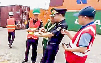 S.Korean director faces prosecution for allegedly smuggling 250 rubber boots, 405,000 ESSE cigarette packs