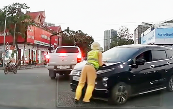 Police officer hit by car while directing traffic in Vietnam’s Nghe An