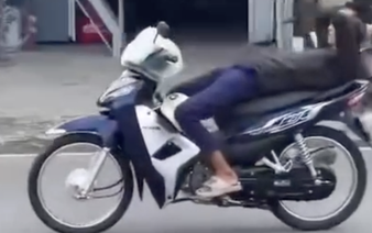 Motorbike seized after rider lets go of both hands while riding in northern Vietnam
